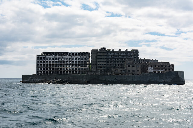 http://world-heritage.s3-website-ap-northeast-1.amazonaws.com/img/1502961776_海から見た軍艦島.jpg