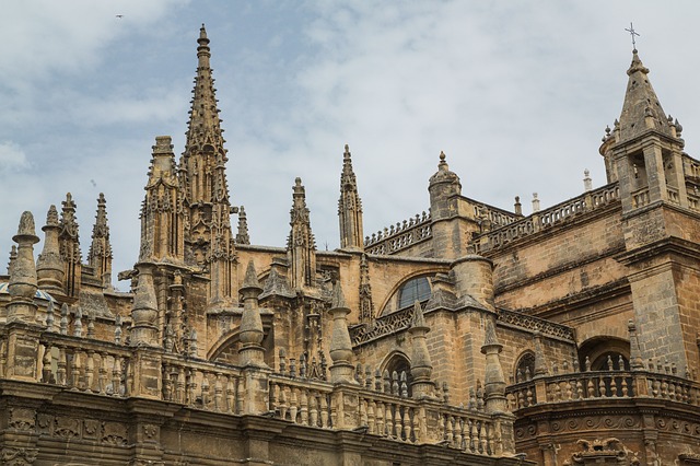 http://world-heritage.s3-website-ap-northeast-1.amazonaws.com/img/1507434653_sevilla_cathedral.jpg