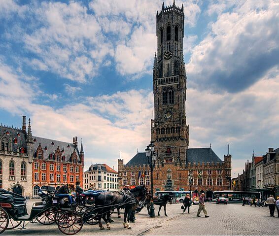 http://world-heritage.s3-website-ap-northeast-1.amazonaws.com/img/1526727889_Bruges_Market_Square_and_Belfry.jpg