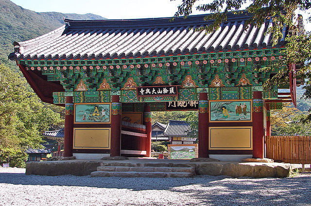 http://world-heritage.s3-website-ap-northeast-1.amazonaws.com/img/1531292388_Daeheungsa.jpeg